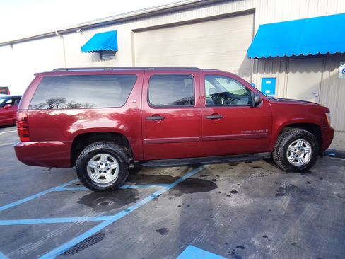 Used 2008 Chevrolet Suburban LS w/ Convenience Package 1 image 8