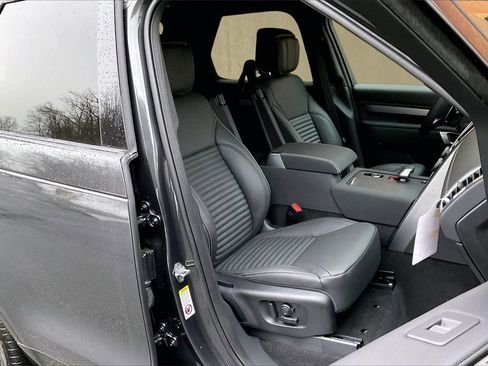 New 2026 Land Rover Discovery Limited Edition image 11