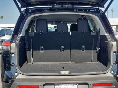 New 2025 Nissan Pathfinder SV image 16