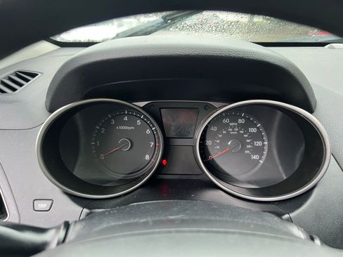 Used 2010 Hyundai Tucson GLS image 13