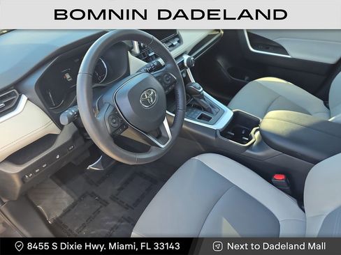 Used 2023 Toyota RAV4 XLE Premium image 10