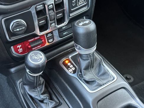 Used 2024 Jeep Wrangler Unlimited Rubicon 4xe AWD/4WD image 23