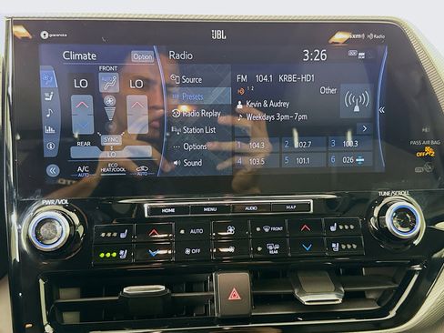 Used 2022 Toyota Highlander Platinum image 17