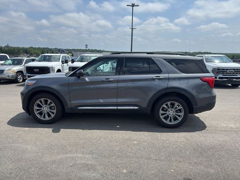 Certified 2022 Ford Explorer XLT w/ Equipment Group 202A AWD/4WD image 8
