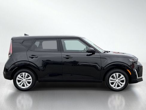 Used 2025 Kia Soul LX FWD image 2