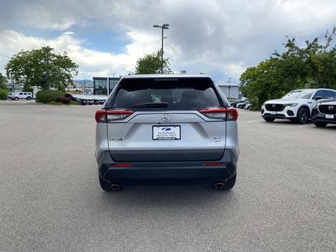 Used 2019 Toyota RAV4 XLE AWD/4WD image 5