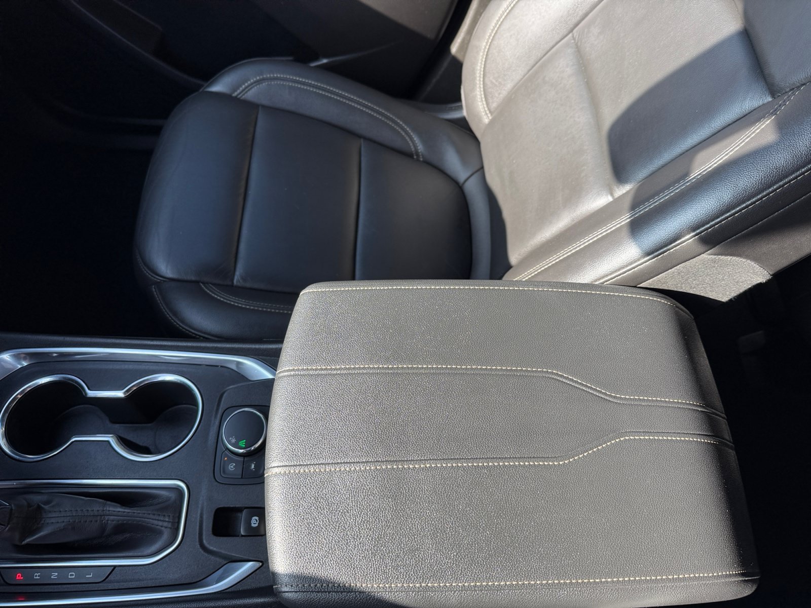 Used 2023 Chevrolet Traverse LT FWD image 14