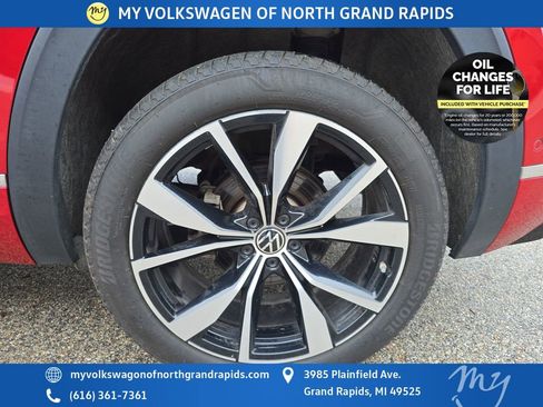 Used 2025 Volkswagen Atlas Cross Sport SEL Premium R-Line image 39
