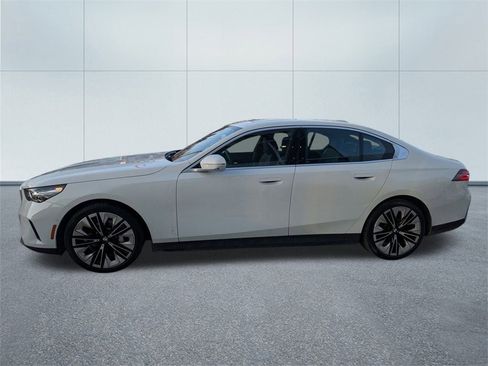 Certified 2024 BMW 530i xDrive 530i xDrive w/ Premium Package image 6