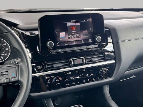 Certified 2025 Nissan Pathfinder SV FWD image 7