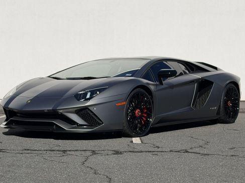 Used 2018 Lamborghini Aventador S image 5