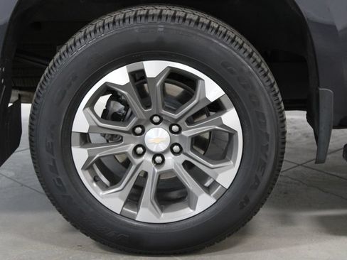Used 2023 Chevrolet Silverado 1500 High Country w/ Technology Package AWD/4WD image 17