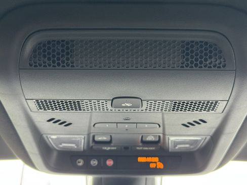 Used 2025 Cadillac XT6 Premium Luxury image 27