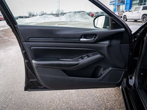 Used 2024 Nissan Altima 2.5 SV image 18