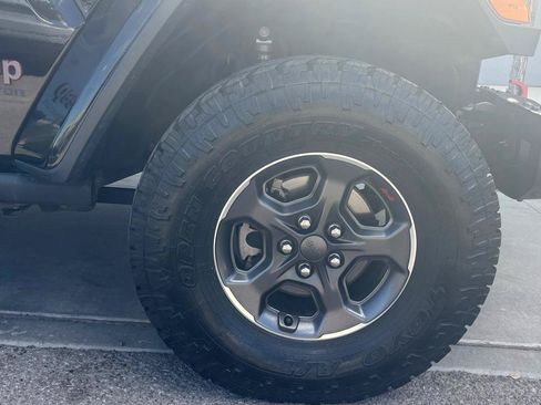 Used 2020 Jeep Gladiator Rubicon AWD/4WD image 2