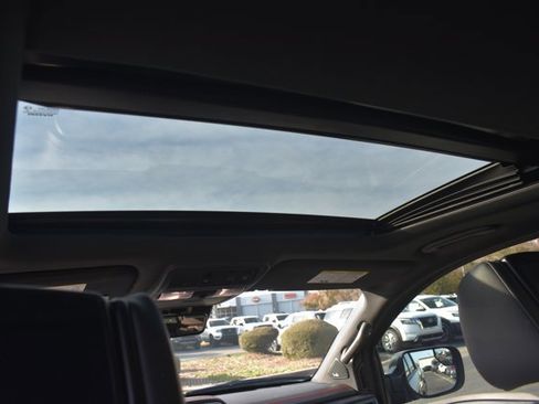 Used 2023 Nissan Titan PRO-4X w/ Pro-4x Convenience Package image 19