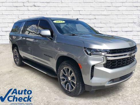 Used 2023 Chevrolet Suburban LS RWD image 5