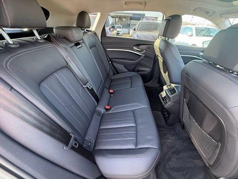 Used 2023 Audi e-tron Premium w/ Convenience Plus Package image 20