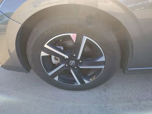 Used 2024 Nissan Sentra SV FWD image 2