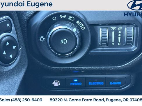 Used 2022 Jeep Wrangler Unlimited Sahara w/ Cold Weather Group image 34