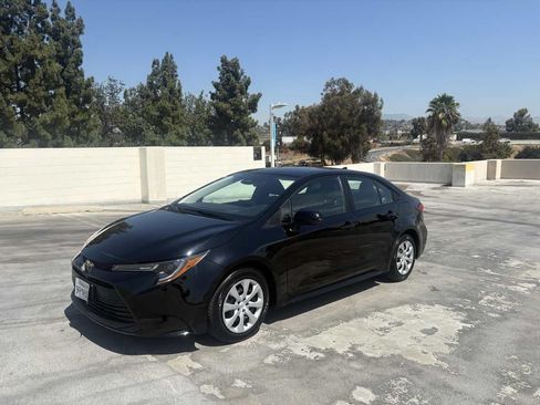 Used 2025 Toyota Corolla LE FWD image 5