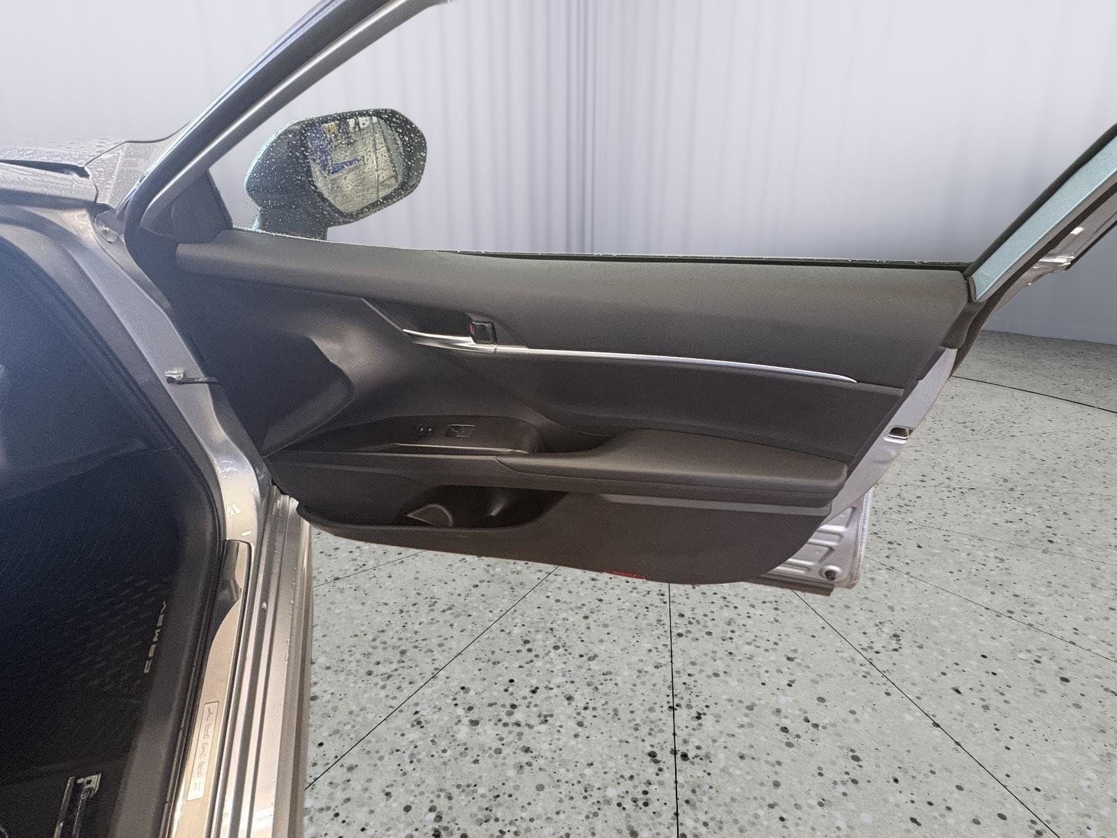 Used 2024 Toyota Camry SE FWD image 14