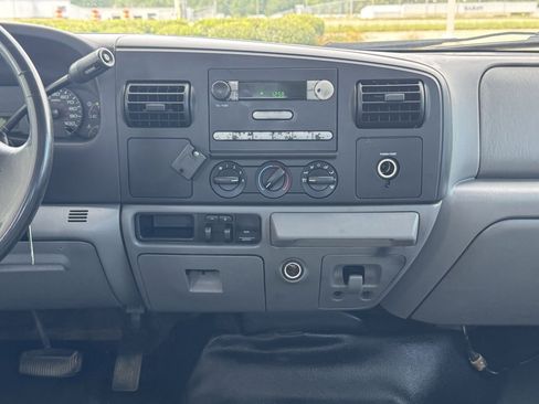 Used 2005 Ford F250 Lariat image 11