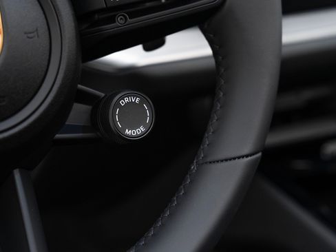 New 2025 Porsche Cayenne image 27