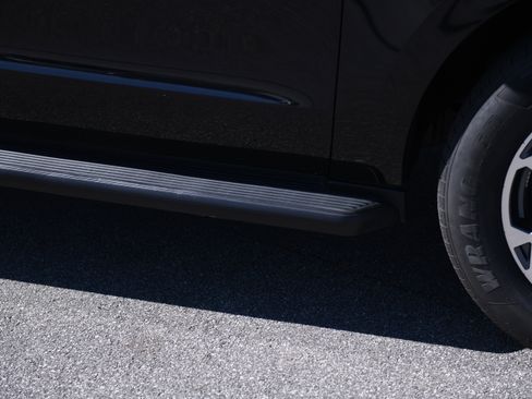 Used 2025 Ford Expedition Active image 5