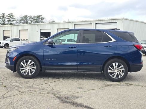 Used 2023 Chevrolet Equinox LT image 2