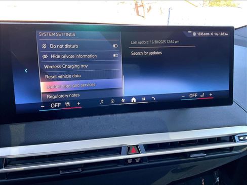 Used 2025 BMW iX xDrive50 w/ Convenience Package image 36