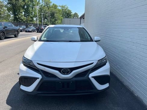 Used 2023 Toyota Camry SE FWD image 1