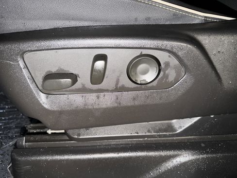 Used 2023 GMC Yukon SLT w/ SLT Premium Package image 26