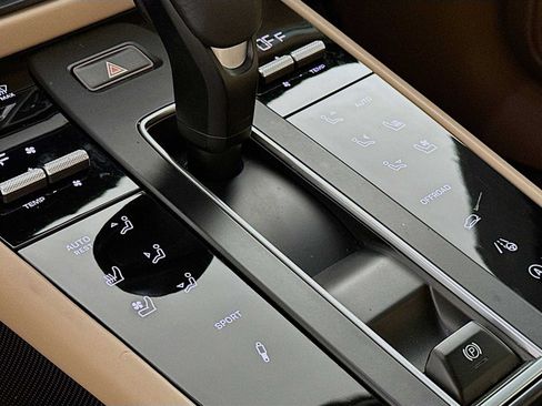 Certified 2023 Porsche Macan S AWD/4WD image 21