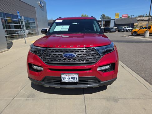 Used 2024 Ford Explorer XLT w/ Equipment Group 202A AWD/4WD image 8