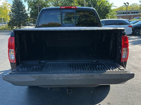 Used 2018 Nissan Frontier SV image 6