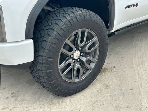 Used 2021 GMC Sierra 1500 AT4 w/ AT4 Value Package AWD/4WD image 9