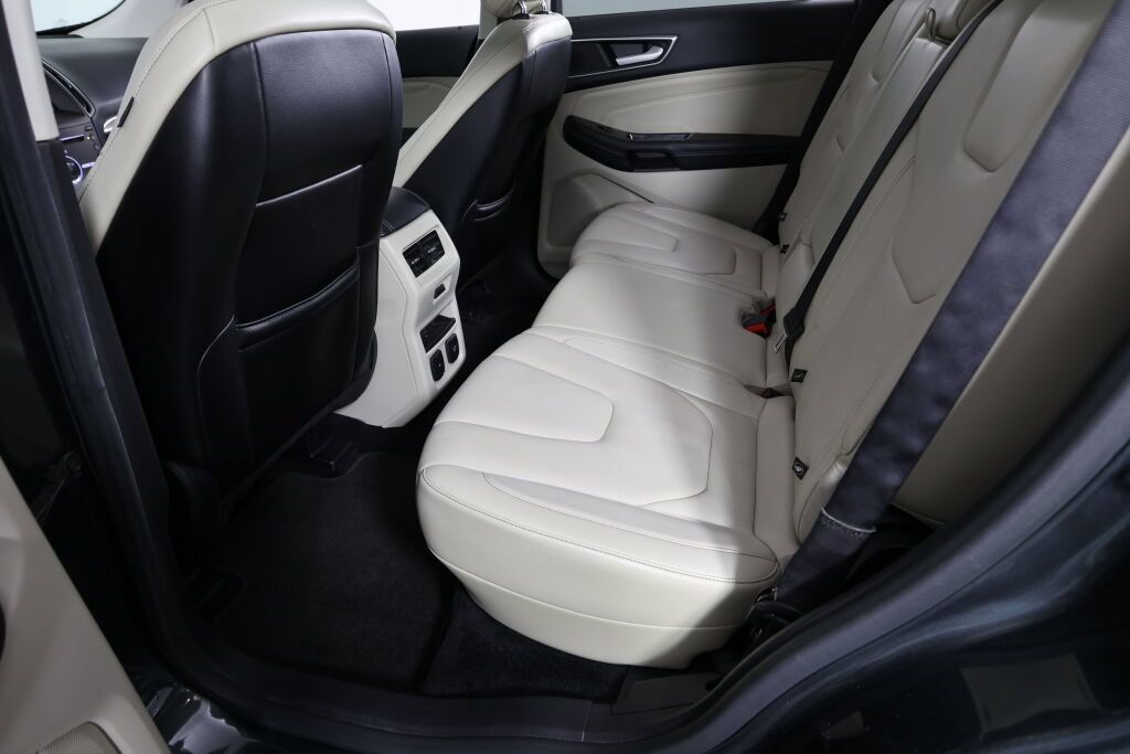 Used 2015 Ford Edge Titanium w/ Equipment Group 302A AWD/4WD image 17