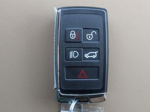 New 2026 Land Rover Defender 130 X-Dynamic SE AWD/4WD image 29