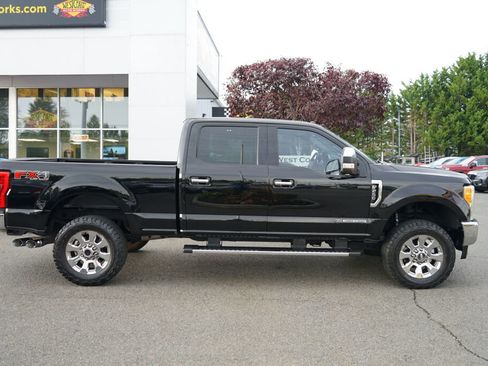 Used 2017 Ford F250 Lariat w/ Chrome Package image 6