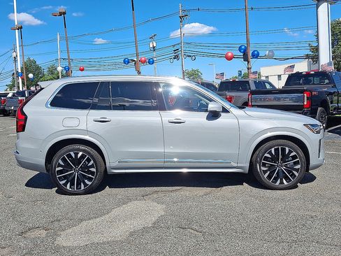 Used 2025 Volvo XC90 T8 Plus w/ Protection Package Premier AWD/4WD image 32