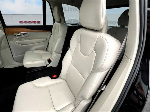 Used 2022 Volvo XC90 T6 Momentum w/ Climate Package image 13