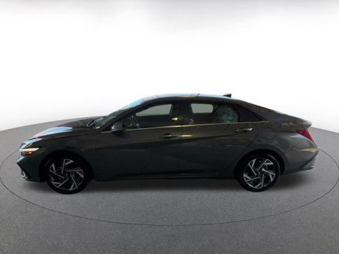 Used 2025 Hyundai Elantra Limited FWD image 7