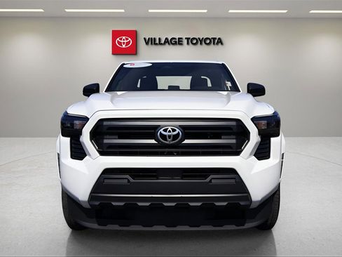 Used 2024 Toyota Tacoma SR image 8