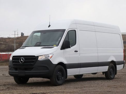 Used 2025 Mercedes-Benz Sprinter 2500 image 3