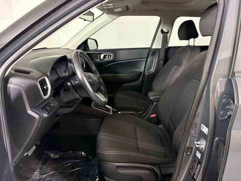 Used 2025 Hyundai Venue SEL FWD image 18