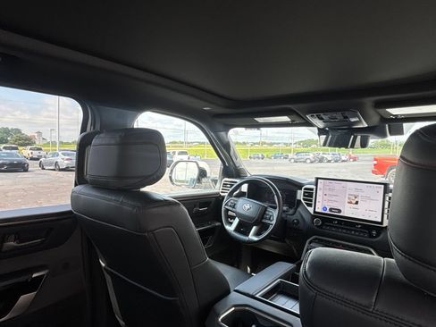 Used 2025 Toyota Tundra Limited AWD/4WD image 34