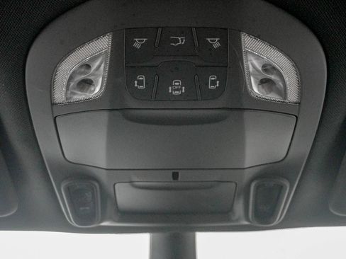 Used 2025 Chrysler Pacifica Limited FWD image 29