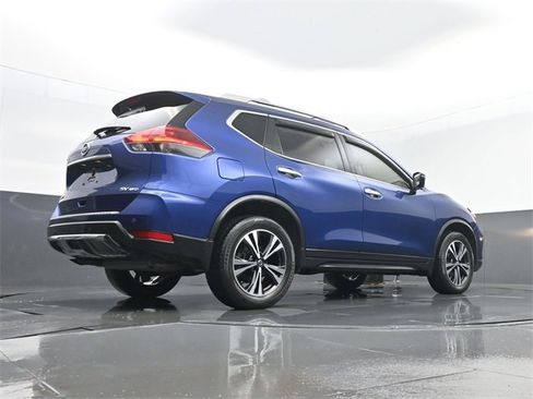 Used 2020 Nissan Rogue SV w/ Premium Package image 25