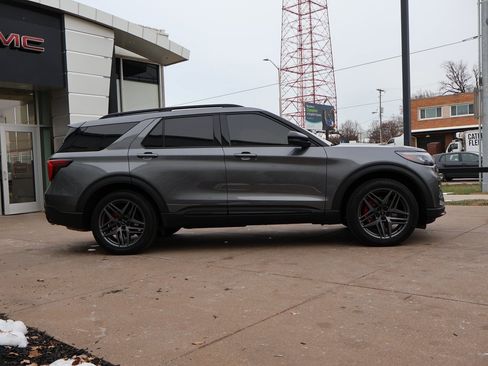 Used 2025 Ford Explorer ST w/ Sun And Sound Package image 8